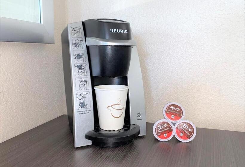 ホテル Summerfield Inn Fresno Yosemite