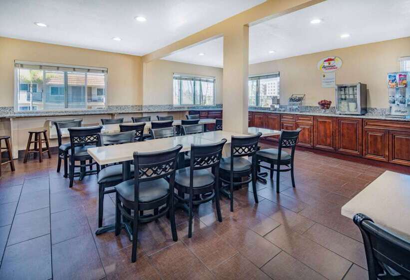 Super 8 By Wyndham San Diego Hotel Circle