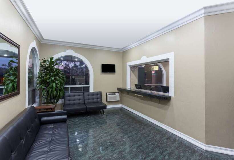 Super 8 By Wyndham San Diego Hotel Circle