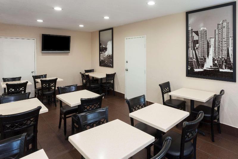 Super 8 By Wyndham San Diego Hotel Circle