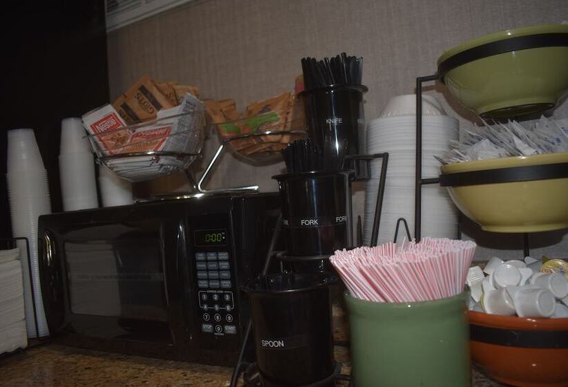 Surestay Hotel By Best Western Brunswick