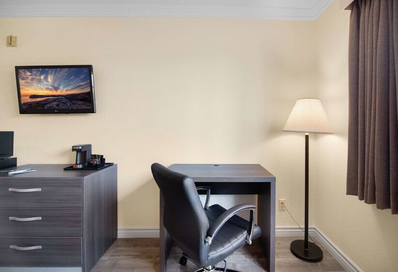 בית מלון כפרי Surestay  By Best Western Fontana