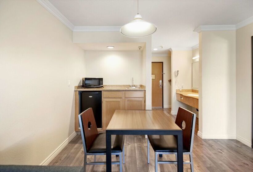 בית מלון כפרי Surestay  By Best Western Fontana