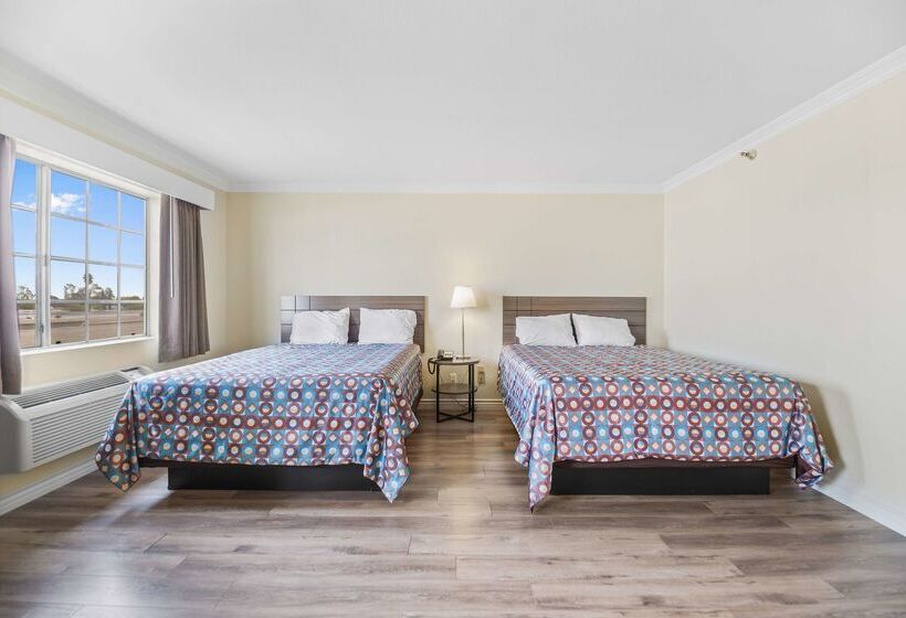 בית מלון כפרי Surestay  By Best Western Fontana