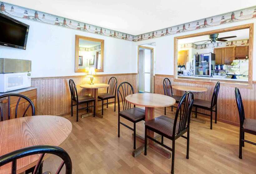 فندق Travelodge By Wyndham Escanaba