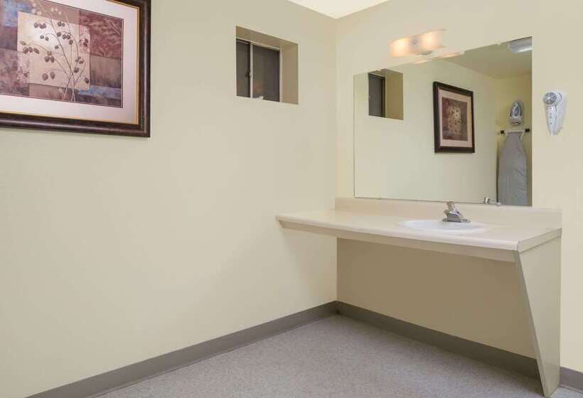 فندق Travelodge By Wyndham Klamath Falls