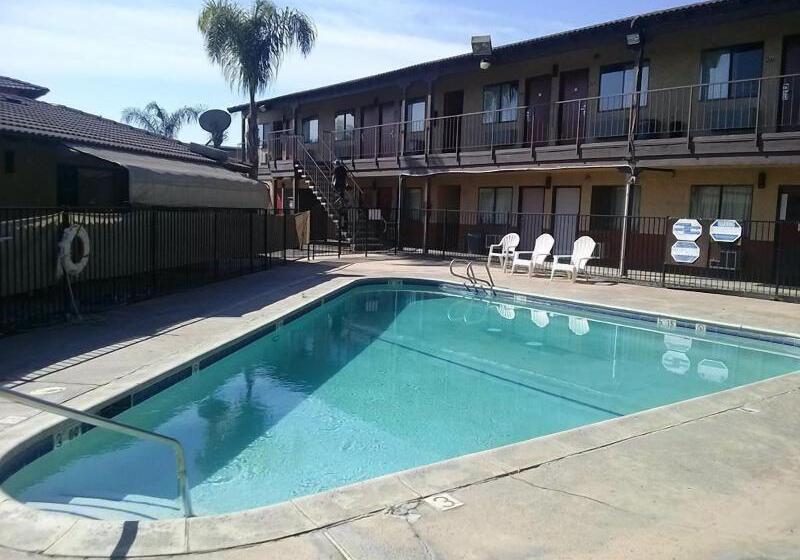 모텔 Best Economy Inn & Suites