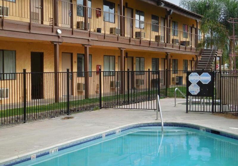 모텔 Best Economy Inn & Suites