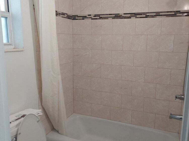 מוטל Driftwood Inn   Lake City