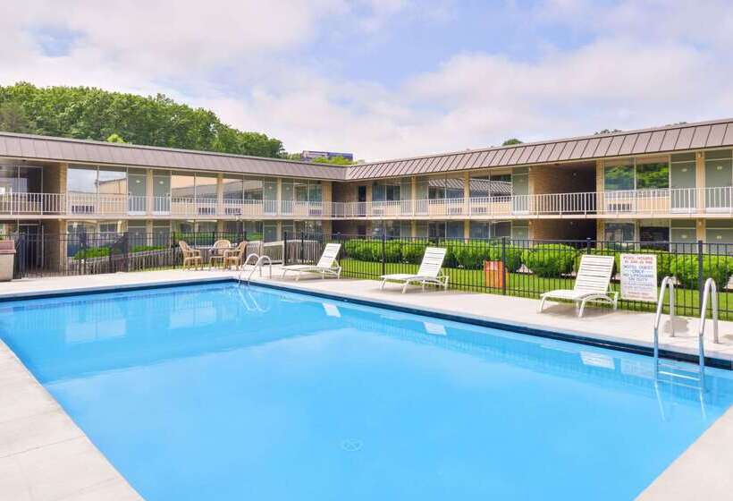 모텔 Quality Inn Dutch Inn