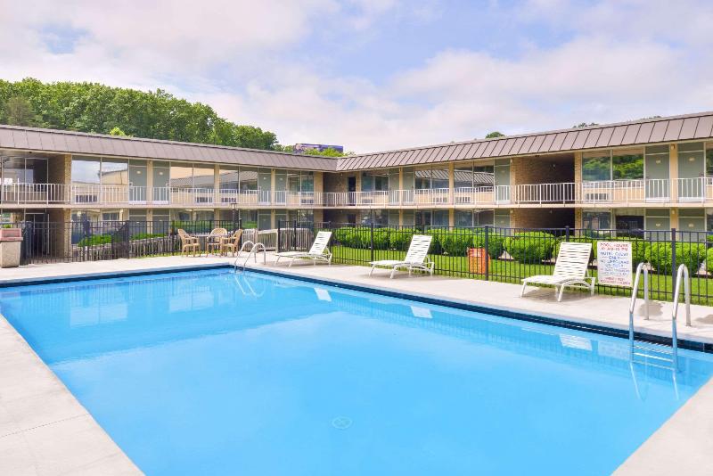 汽车旅馆  Quality Inn Dutch Inn