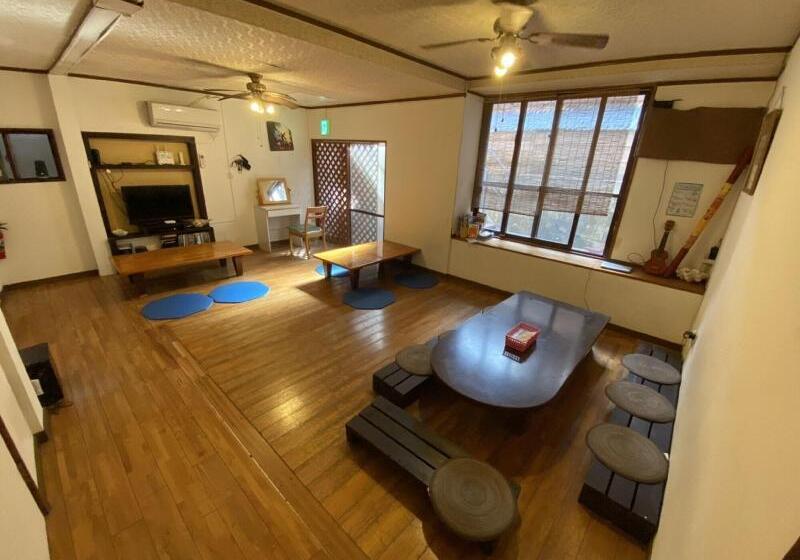 فندق صغير Guesthouse Base Okinawa