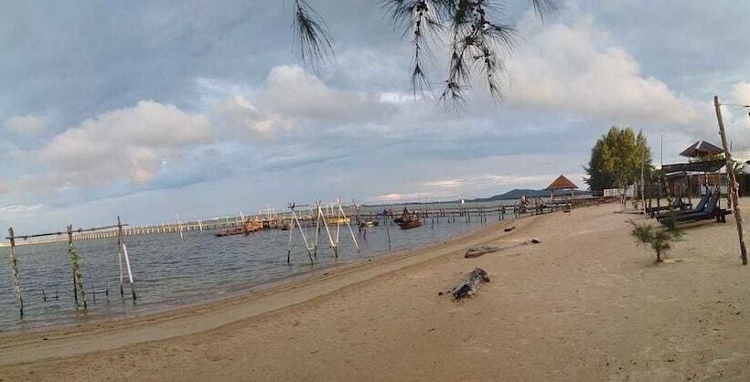 Bed and Breakfast Hello Bintan Beach Cottages