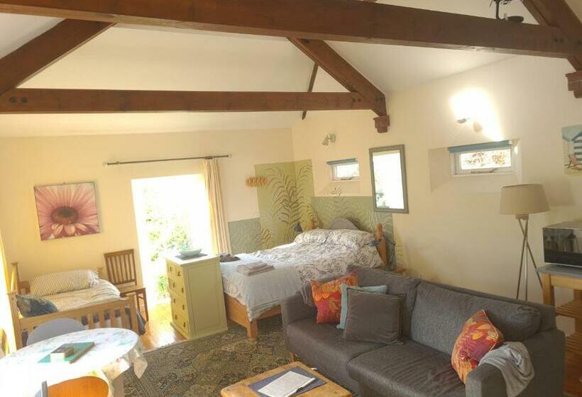 צימר The Old Art Studio Sleeps Up To 4 Breakfast Available