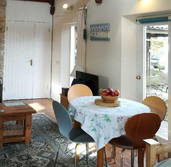 צימר The Old Art Studio Sleeps Up To 4 Breakfast Available