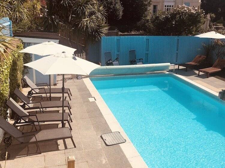 تختخواب و صبحانه The Purple Tree Guest House