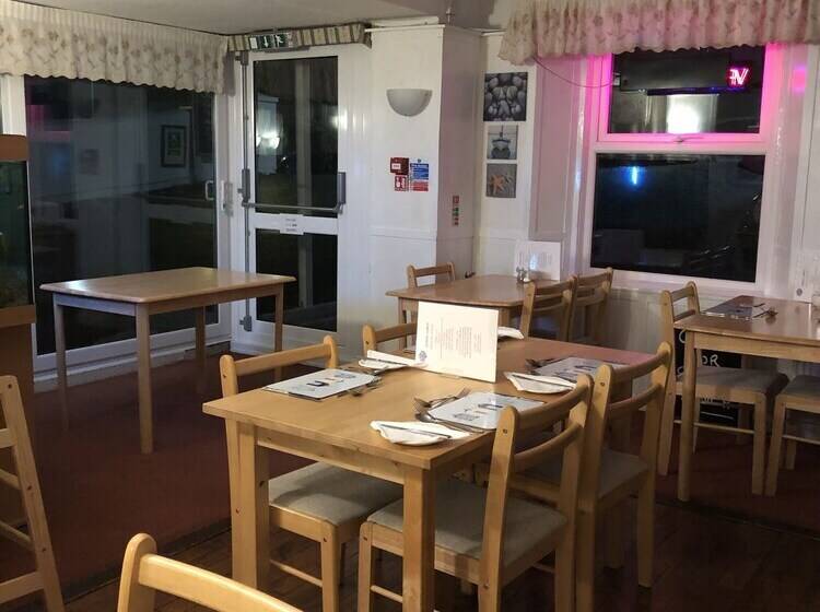 تختخواب و صبحانه The Purple Tree Guest House