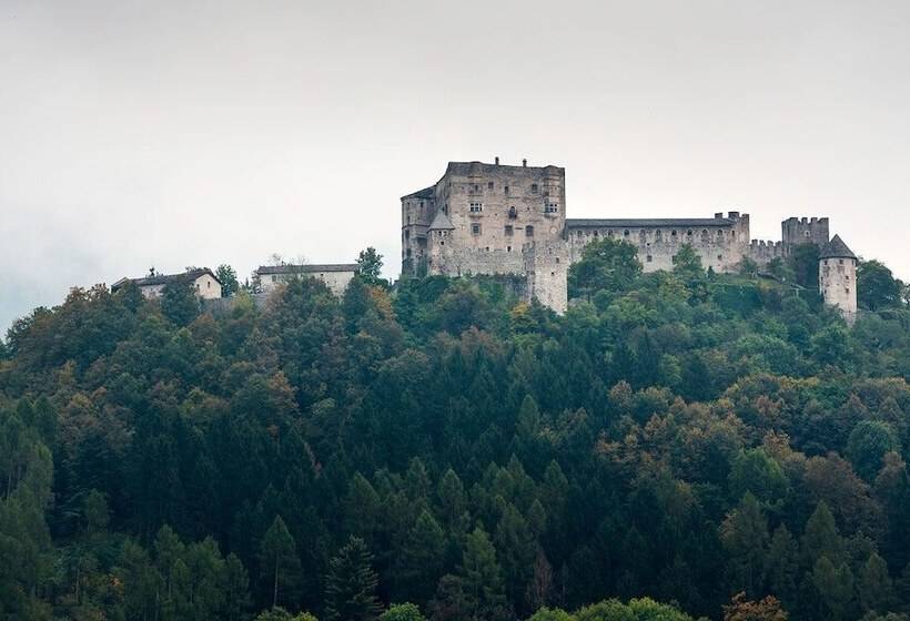 فندق Castel Pergine