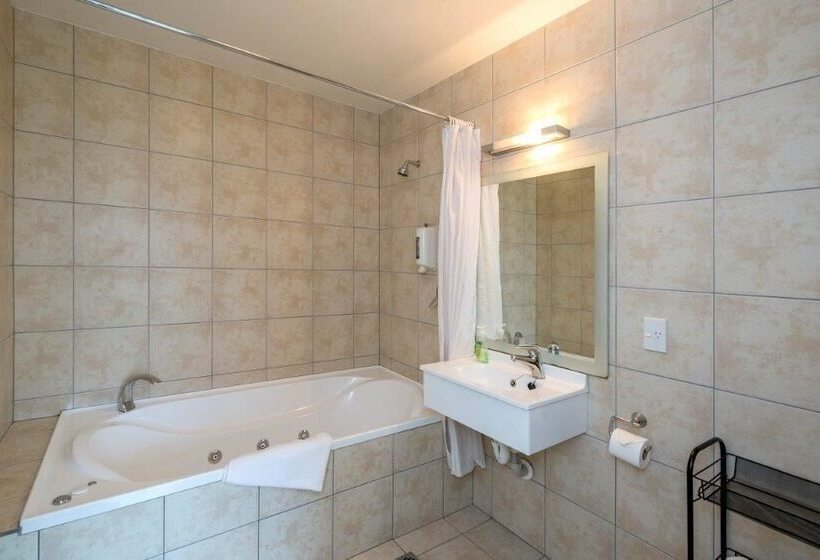 هتل Finns Paekakariki