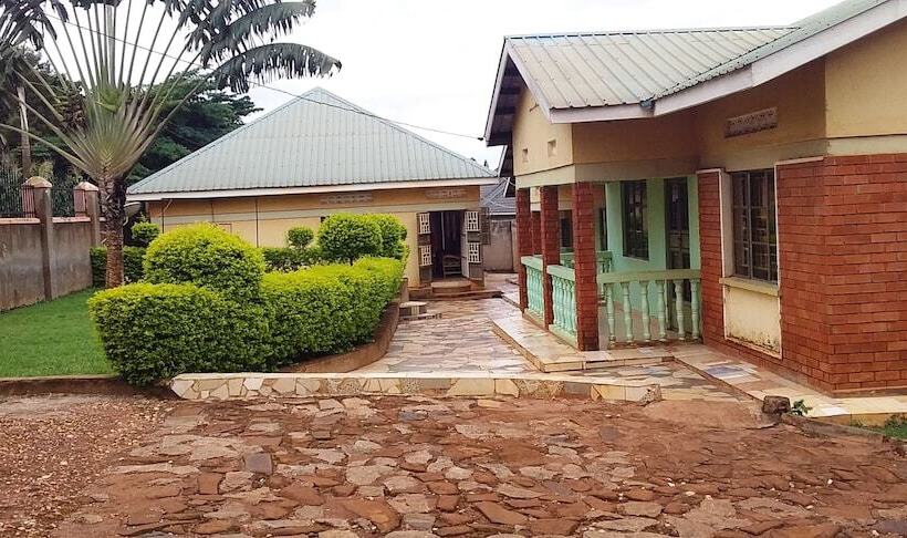 Palm Gardens Hotel   Masindi