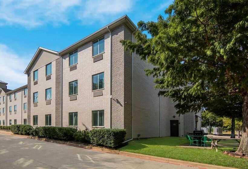 Отель Quality Inn & Suites Roanoke   Fort Worth North