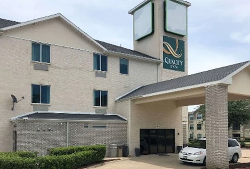 Отель Quality Inn & Suites Roanoke   Fort Worth North