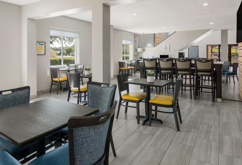 Отель Quality Inn & Suites Roanoke   Fort Worth North