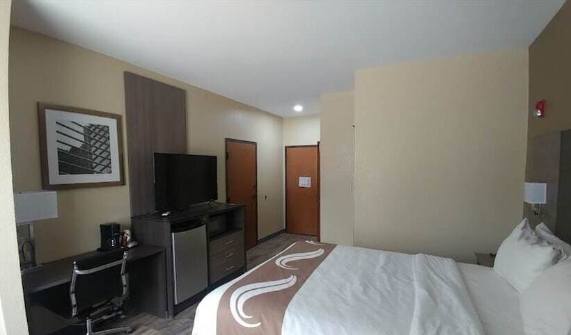 Отель Quality Inn & Suites Roanoke   Fort Worth North