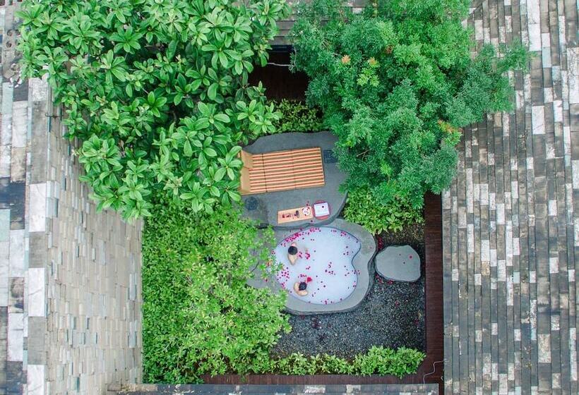 هتل The Lost Stone