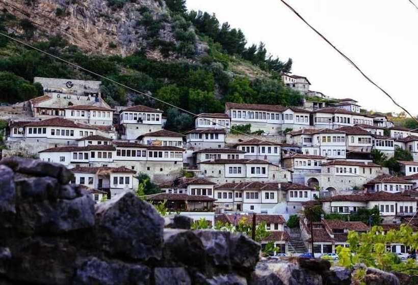 בית מלון כפרי Vila Nino