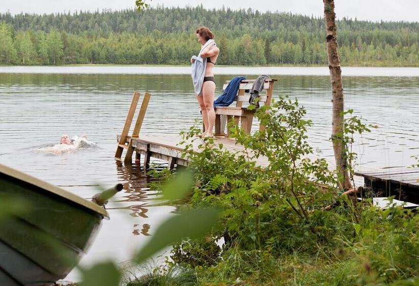 Isokenkaisten Klubi  Wilderness Lodge