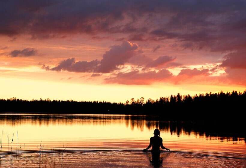 Isokenkaisten Klubi  Wilderness Lodge