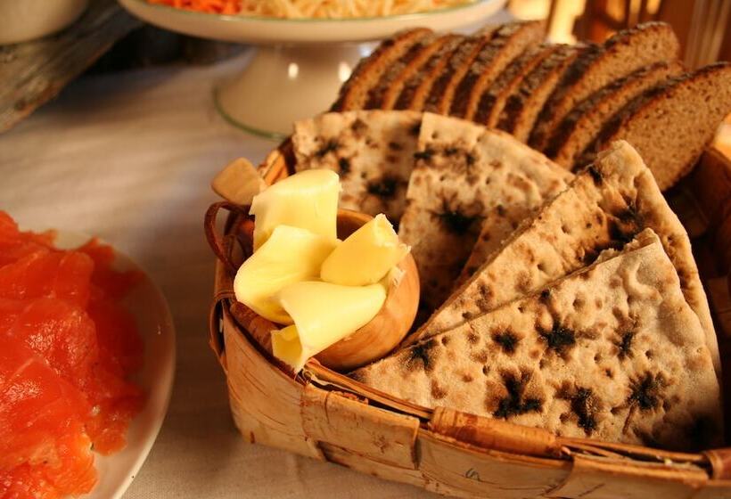 Isokenkaisten Klubi  Wilderness Lodge