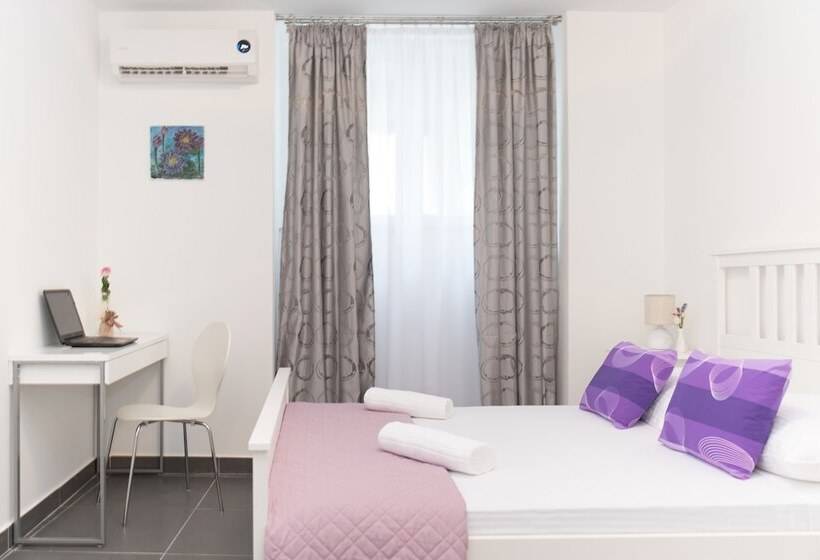 پانسیون Bishop S Palace