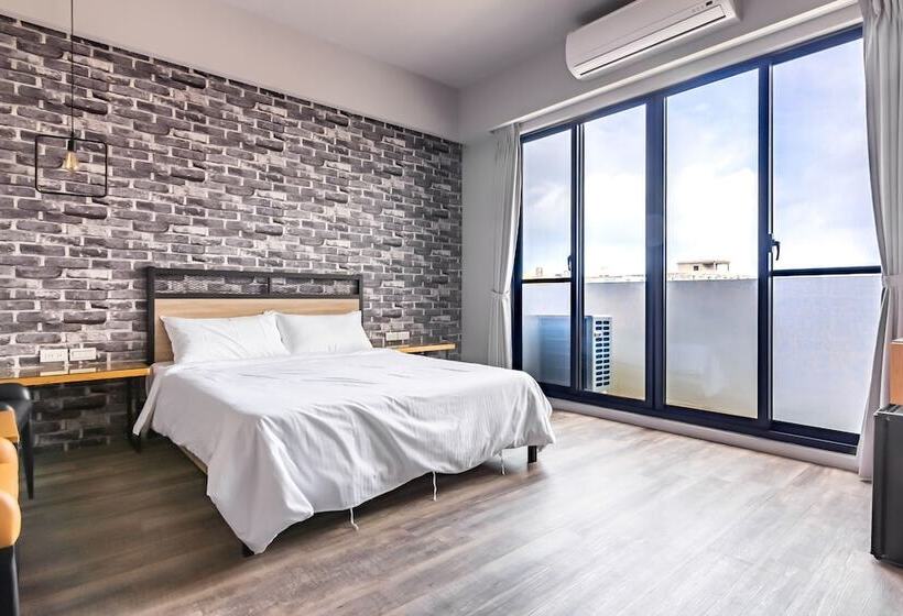 پانسیون Turn Left B&b