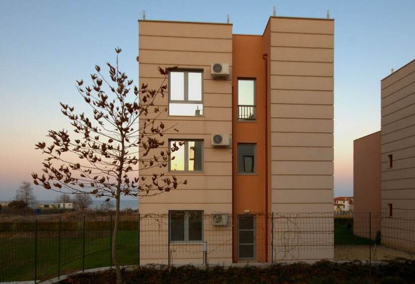 Seagarden Villa Resort