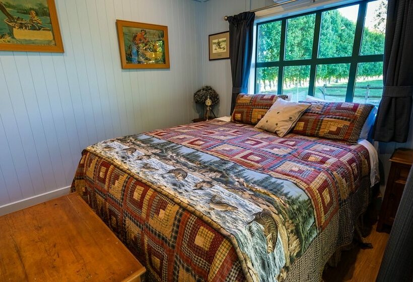 צימר The Jolly Poacher Retreat