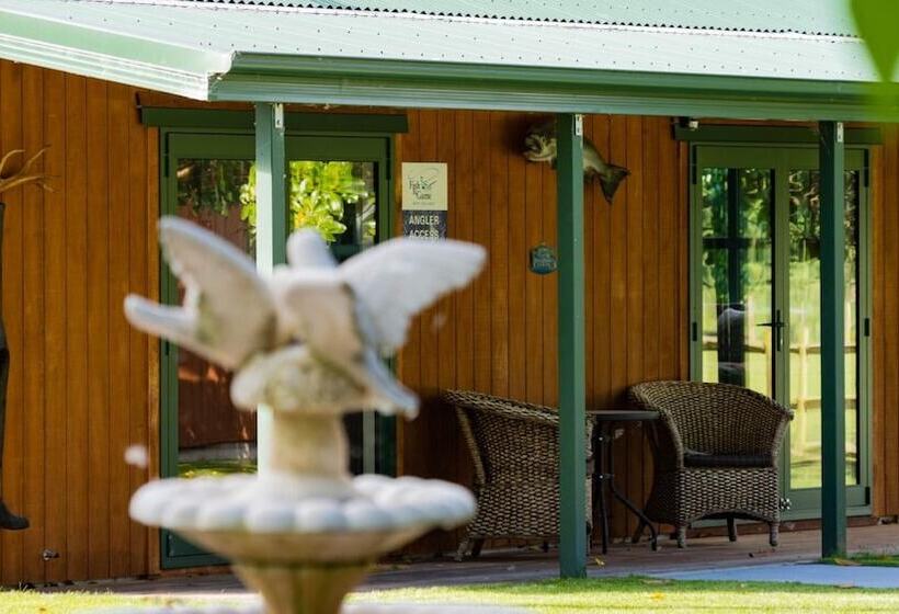 צימר The Jolly Poacher Retreat