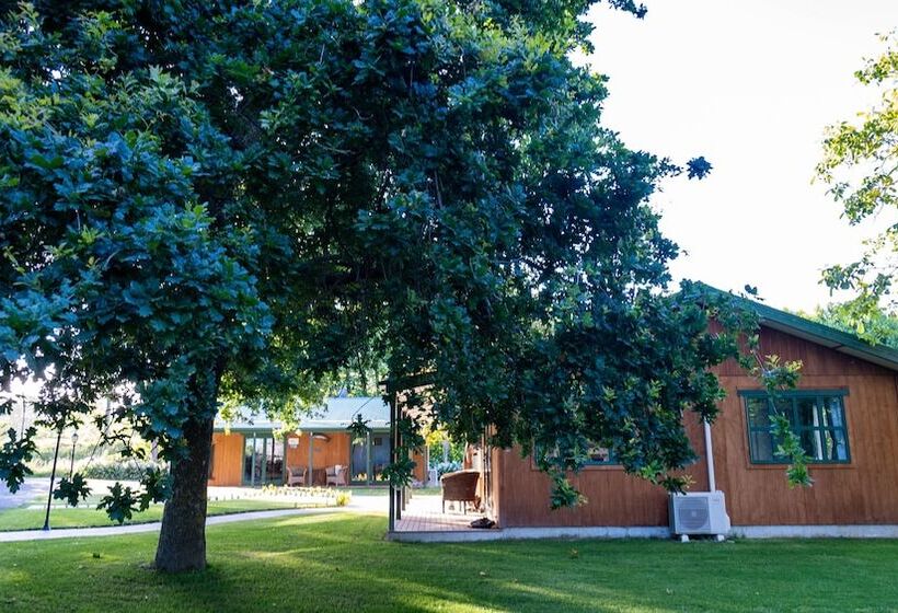 צימר The Jolly Poacher Retreat