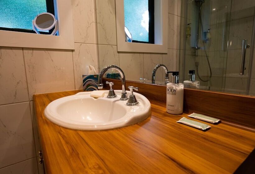 צימר The Jolly Poacher Retreat