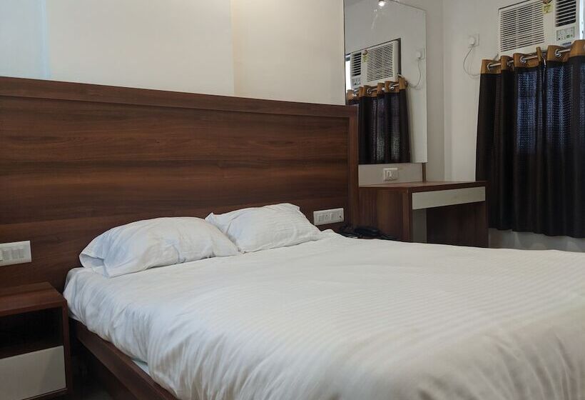 בית מלון כפרי Atharva Residency