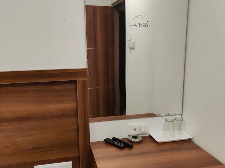 בית מלון כפרי Atharva Residency