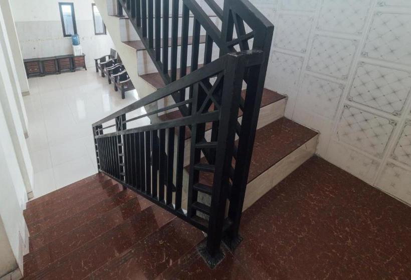 هتل Oyo 1872 Sakinah Grand Soabali