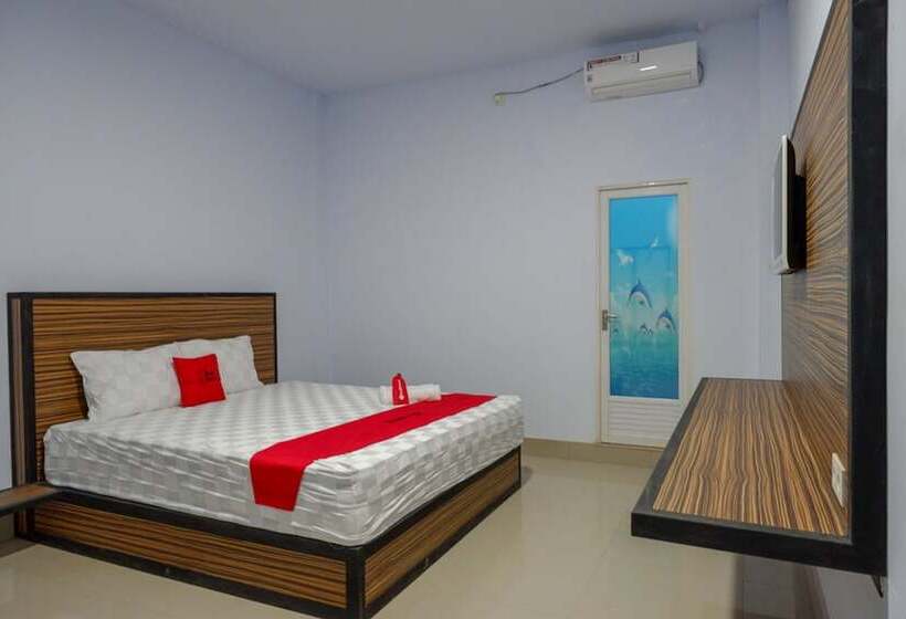Отель Reddoorz Near Taman Kota Kendari