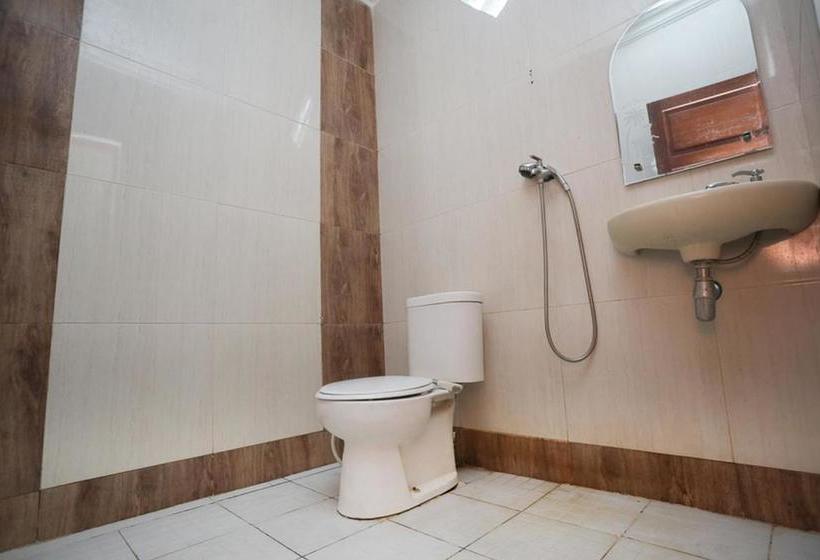 پانسیون Reddoorz Syariah Near Bundaran Joeang