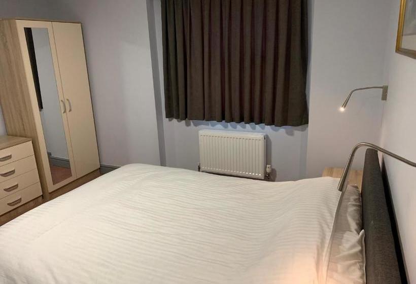 Bed and Breakfast The Town