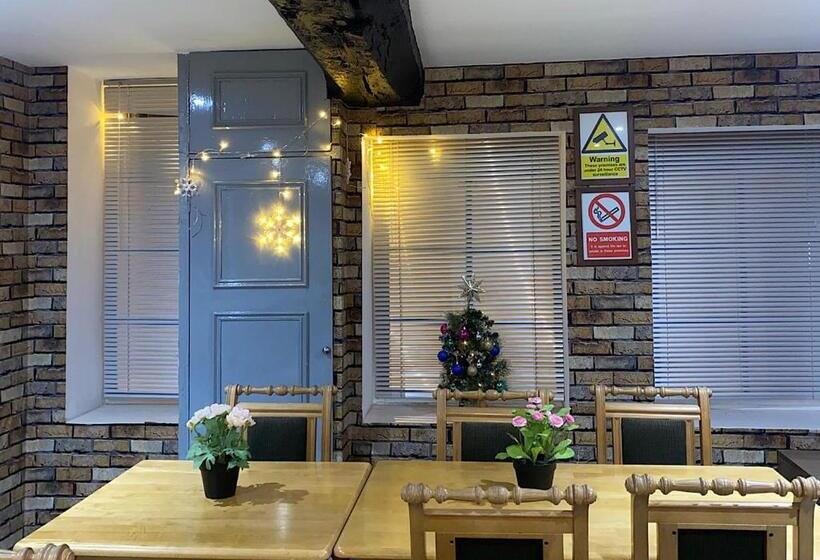 Bed and Breakfast The Town