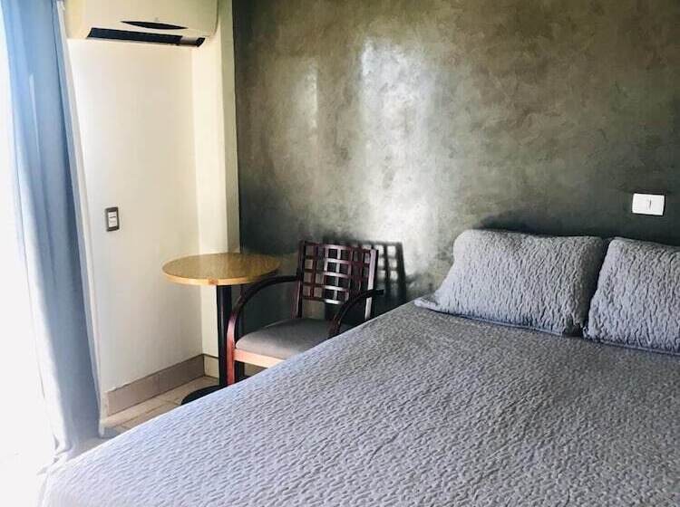 בית מלון כפרי Chapala