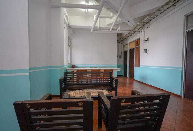 ホテル Oyo 1844 Bravo Residence