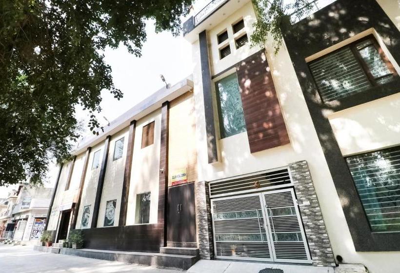 酒店 Spot On 62824 Gold Inn